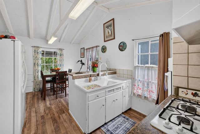 727 E 2nd Ave, Escondido, CA 92025