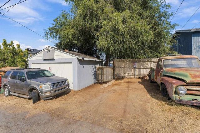 727 E 2nd Ave, Escondido, CA 92025