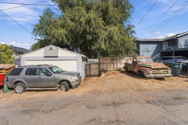 727 E 2nd Ave, Escondido, CA 92025