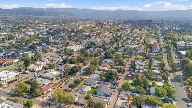 727 E 2nd Ave, Escondido, CA 92025