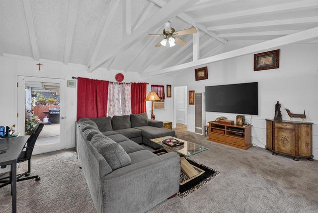 727 E 2nd Ave, Escondido, CA 92025