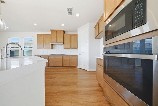 662 Hidden View ST, New Braunfels, TX 78130