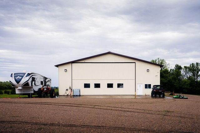 3853 91st Avenue SE, Jamestown, ND 58401