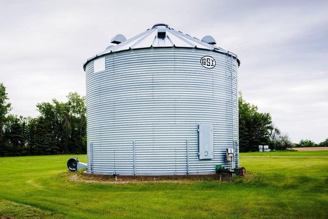 3853 91st Avenue SE, Jamestown, ND 58401