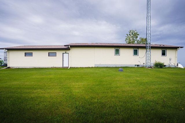 3853 91st Avenue SE, Jamestown, ND 58401