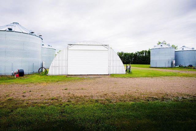 3853 91st Avenue SE, Jamestown, ND 58401