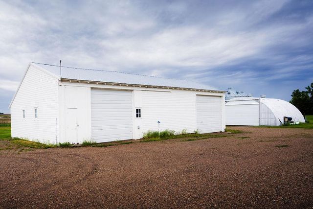 3853 91st Avenue SE, Jamestown, ND 58401