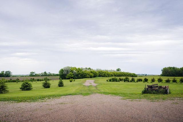 3853 91st Avenue SE, Jamestown, ND 58401