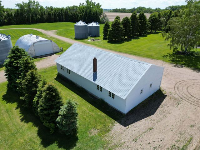 3853 91st Avenue SE, Jamestown, ND 58401