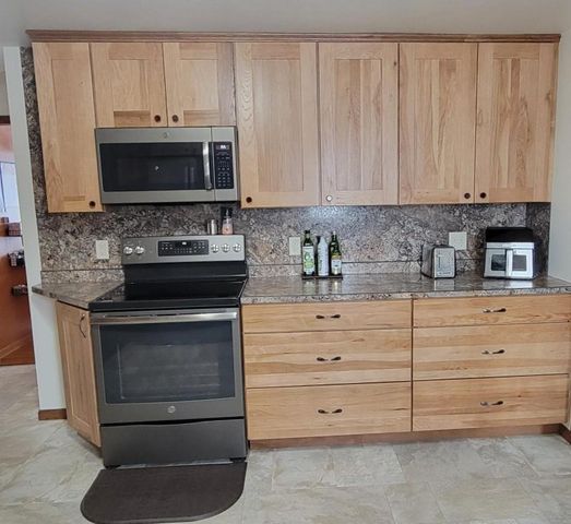3853 91st Avenue SE, Jamestown, ND 58401