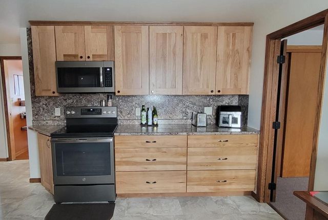 3853 91st Avenue SE, Jamestown, ND 58401