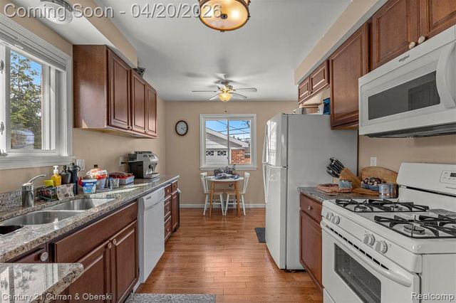 26388 Ann Arbor Trail, Dearborn Heights, MI 48127