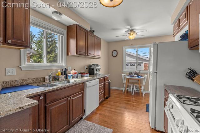 26388 Ann Arbor Trail, Dearborn Heights, MI 48127