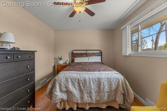 26388 Ann Arbor Trail, Dearborn Heights, MI 48127