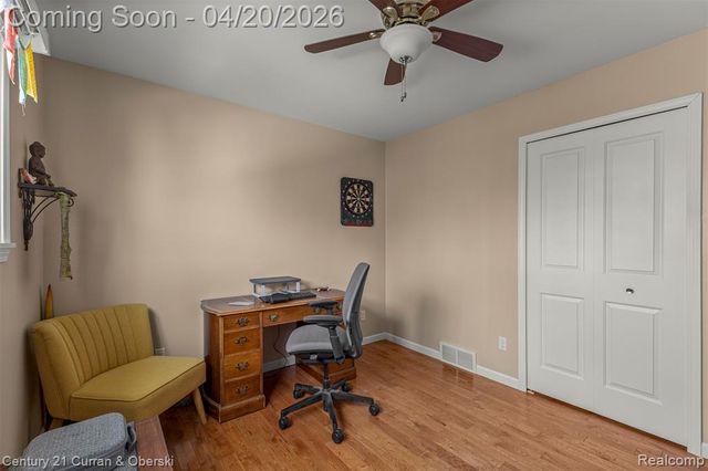 26388 Ann Arbor Trail, Dearborn Heights, MI 48127