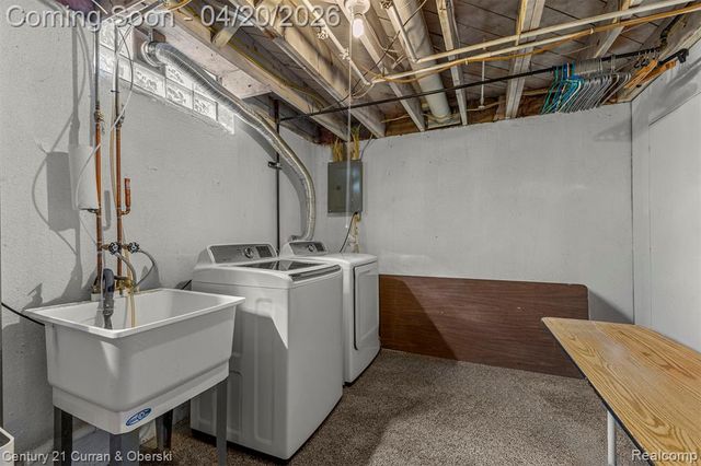 26388 Ann Arbor Trail, Dearborn Heights, MI 48127