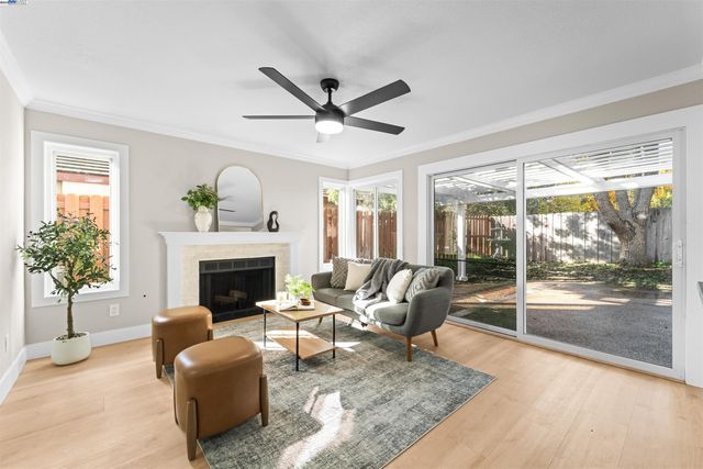 349 Oak Glen Dr, Oakley, CA 94561