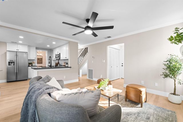 349 Oak Glen Dr, Oakley, CA 94561