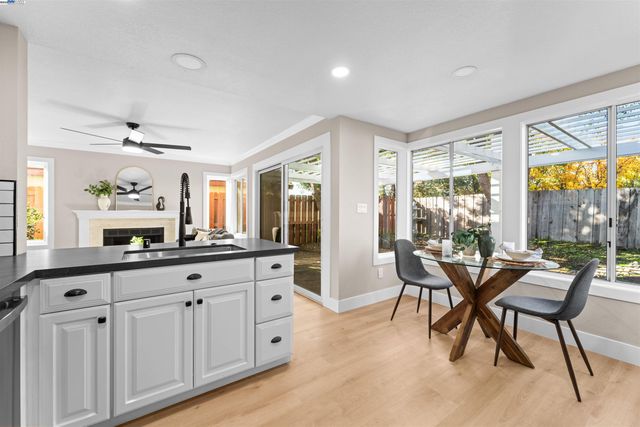 349 Oak Glen Dr, Oakley, CA 94561