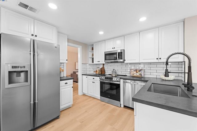 349 Oak Glen Dr, Oakley, CA 94561