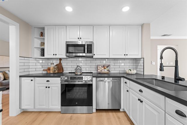 349 Oak Glen Dr, Oakley, CA 94561