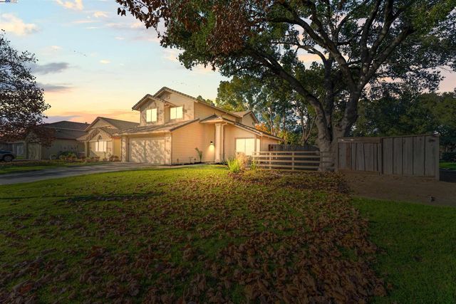 349 Oak Glen Dr, Oakley, CA 94561