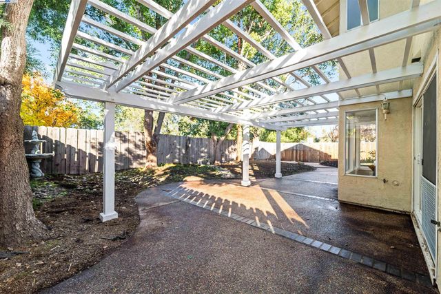 349 Oak Glen Dr, Oakley, CA 94561