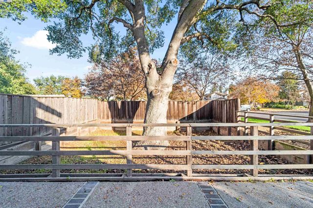 349 Oak Glen Dr, Oakley, CA 94561