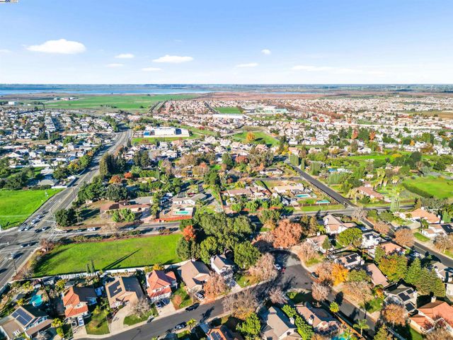 349 Oak Glen Dr, Oakley, CA 94561