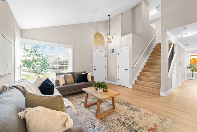 349 Oak Glen Dr, Oakley, CA 94561