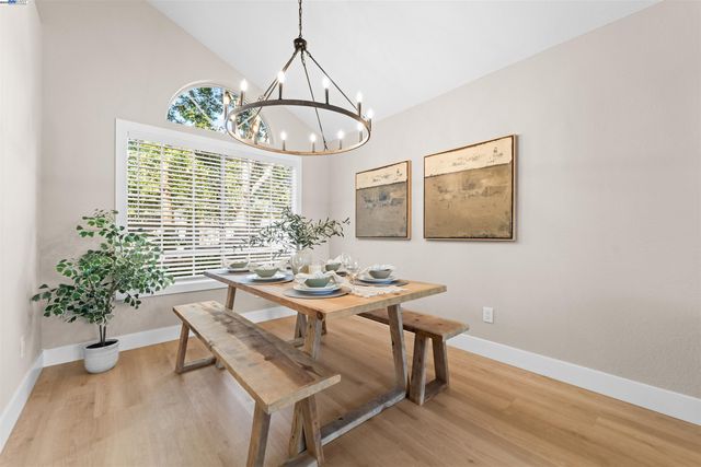 349 Oak Glen Dr, Oakley, CA 94561