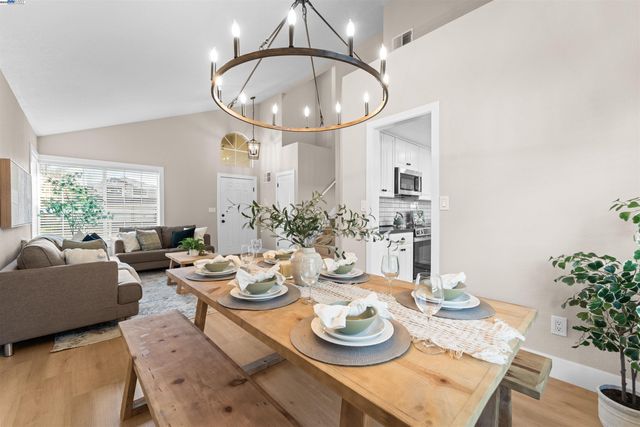 349 Oak Glen Dr, Oakley, CA 94561