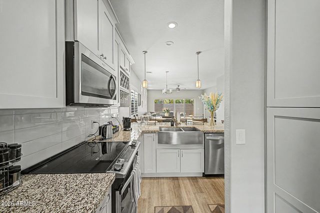 524 W HARWELL Road, Phoenix, AZ 85041
