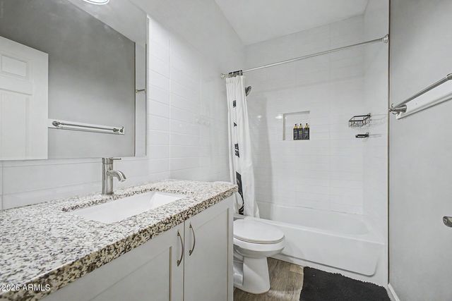 524 W HARWELL Road, Phoenix, AZ 85041