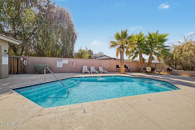 524 W HARWELL Road, Phoenix, AZ 85041