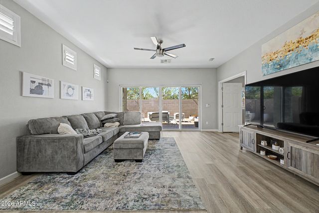 524 W HARWELL Road, Phoenix, AZ 85041