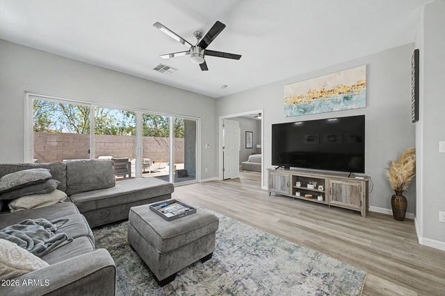 524 W HARWELL Road, Phoenix, AZ 85041
