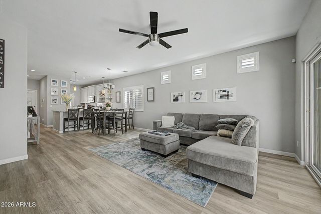 524 W HARWELL Road, Phoenix, AZ 85041