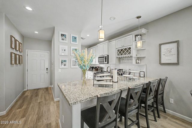 524 W HARWELL Road, Phoenix, AZ 85041