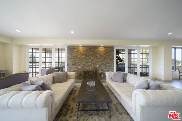 4460 Wilshire Boulevard 603, Los Angeles, CA 90010