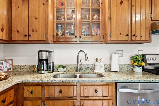 7106 Foxbernie Cir, Mechanicsville, VA 23111