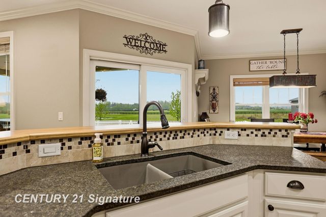11056 Sarle Road, Freeland, MI 48623