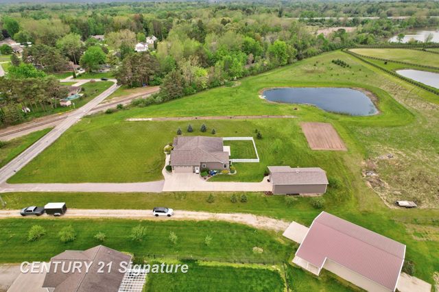 11056 Sarle Road, Freeland, MI 48623