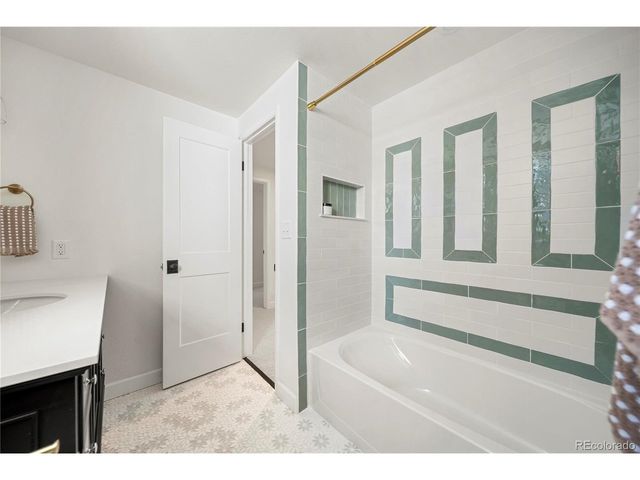 7154 S Newport Way, Centennial, CO 80112