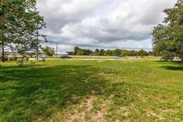 520 Fm 517 Road W, Dickinson, TX 77539