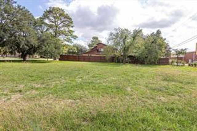 520 Fm 517 Road W, Dickinson, TX 77539