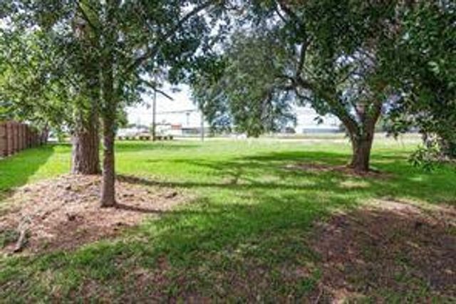 520 Fm 517 Road W, Dickinson, TX 77539