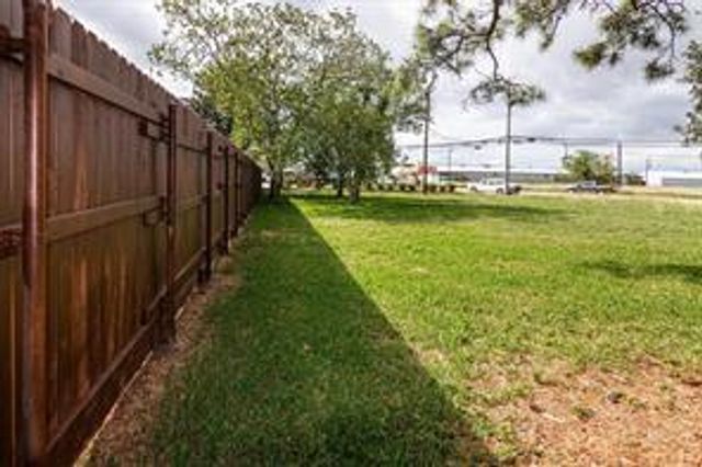 520 Fm 517 Road W, Dickinson, TX 77539