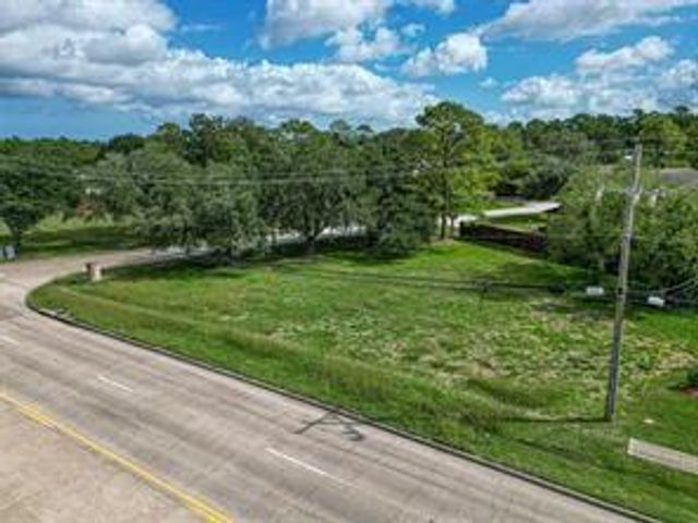 520 Fm 517 Road W, Dickinson, TX 77539