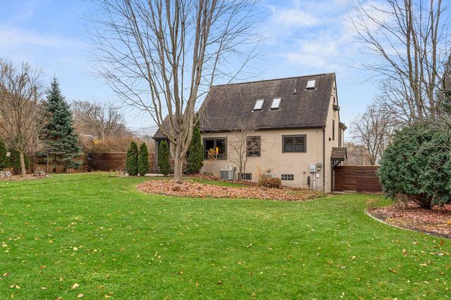 2707 Main STREET, La Crosse, WI 54601